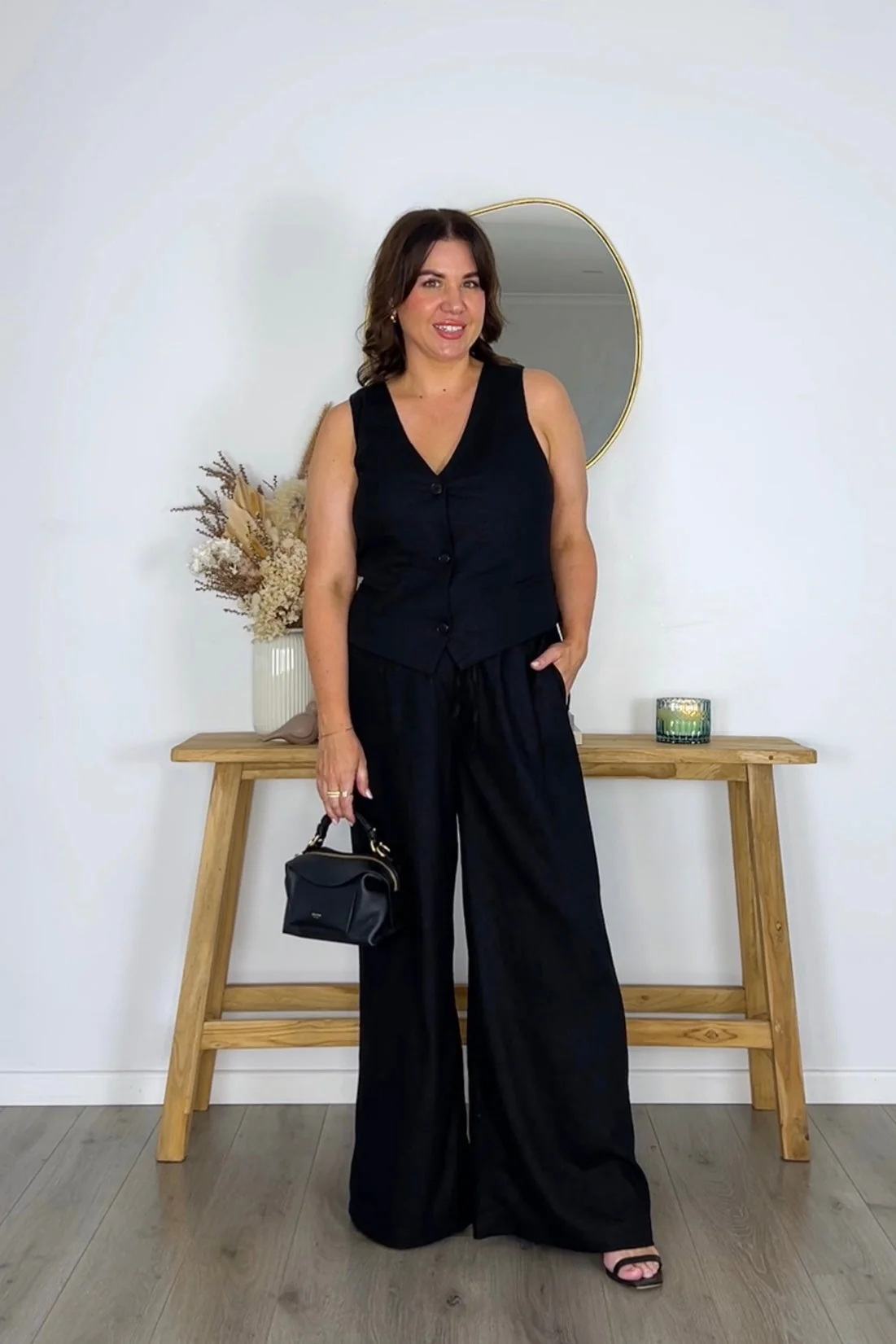 Linen V-Neck Vest BLACK - Image 4