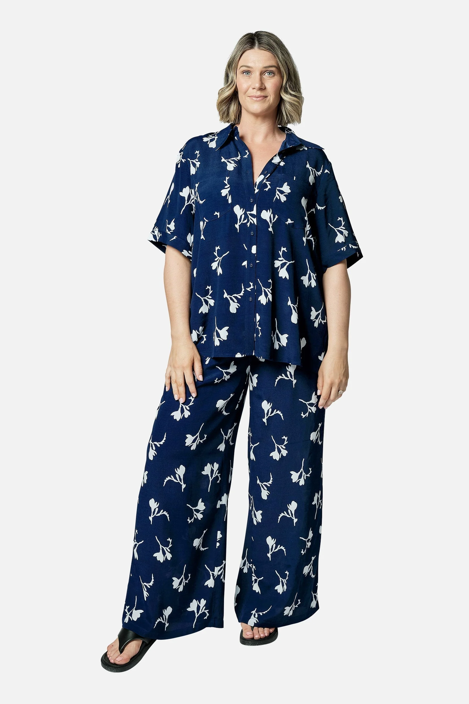 Short Sleeve Button-Up Shirt FREESIA SILHOUETTE NAVY - Image 10