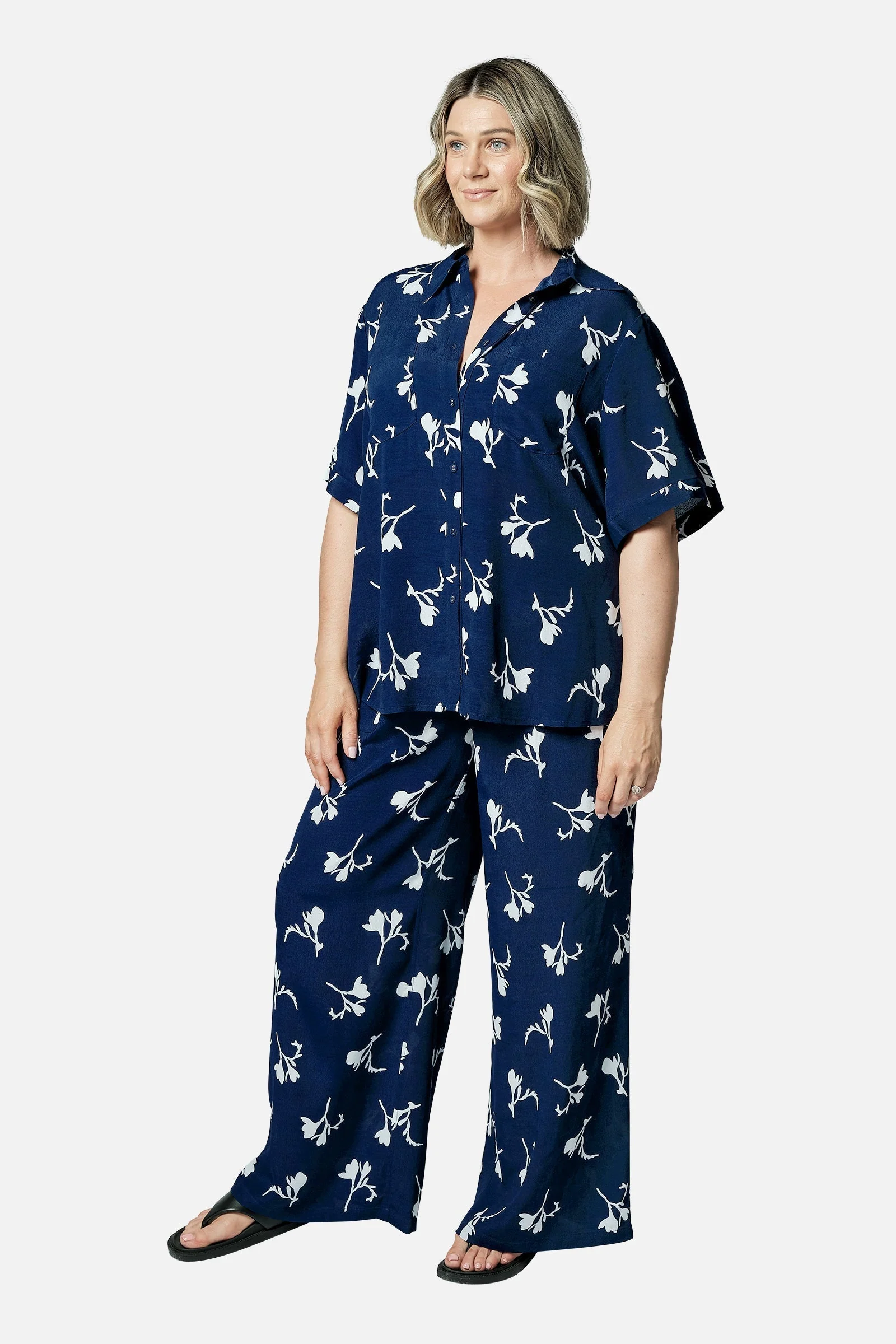 Short Sleeve Button-Up Shirt FREESIA SILHOUETTE NAVY - Image 12