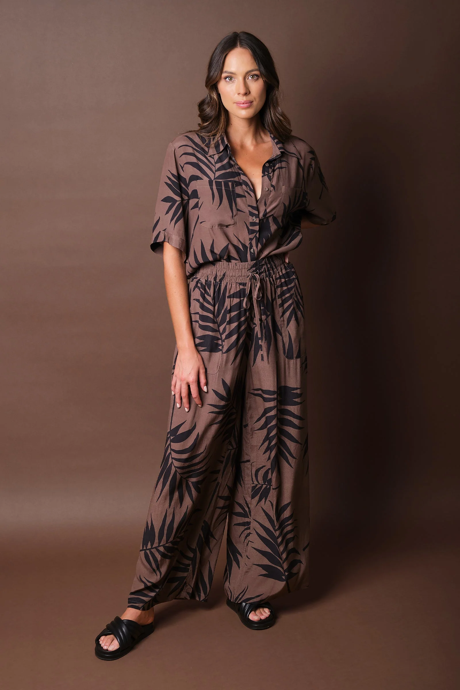 Short Sleeve Button-Up Shirt PALM SILHOUETTE CHOCOLATE - Image 3